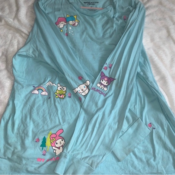 Sanrio clothes - Picture 2 of 3